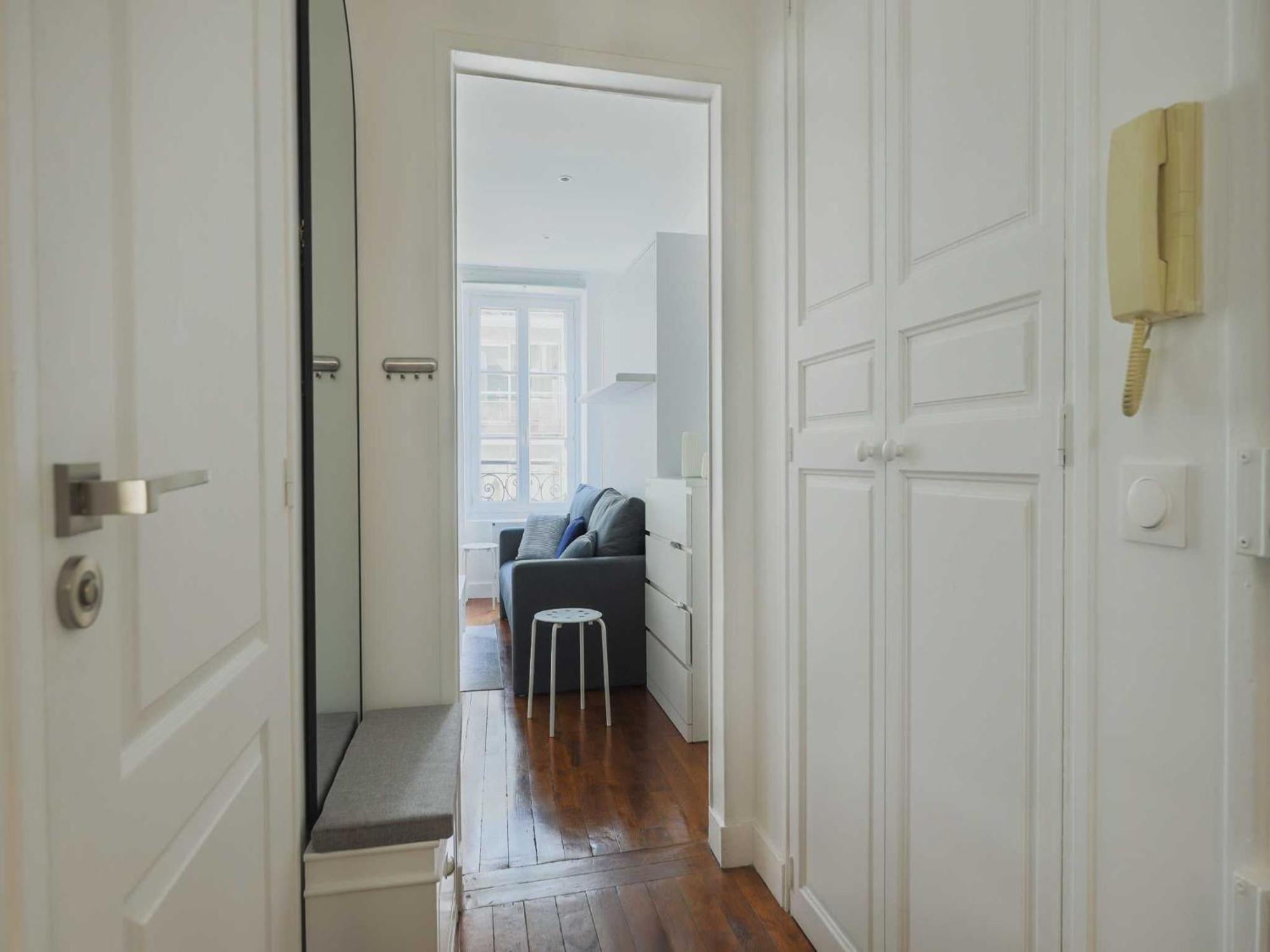 Modern -1br-3p-ternes * Paris