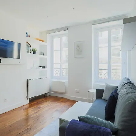 Modern -1br-3p-ternes Appartamento
