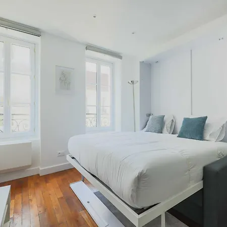 Modern -1br-3p-ternes Appartamento *
